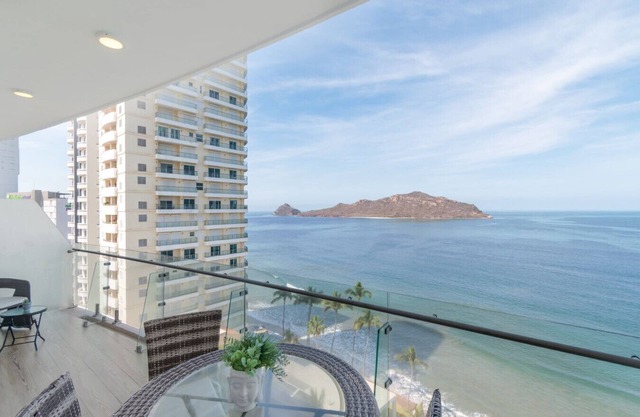 Hermosas vistas en Piso 10 en Camino al Mar