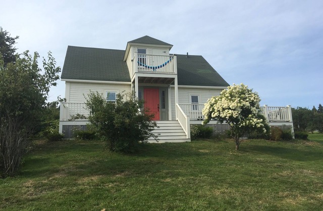 Hero's Welcome: A 3 bedroom home with a spectacular ocean view