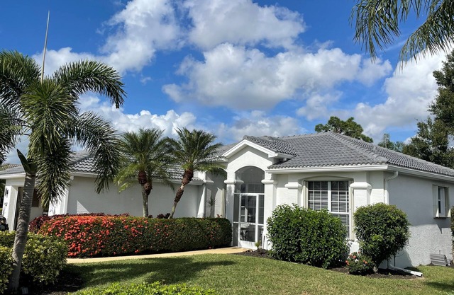 Heron's Glen Beautiful Beachy Home in Gated Golf Community Home