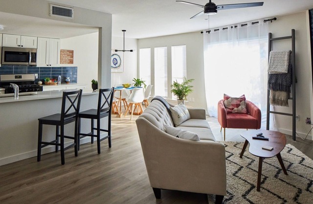 Hestia: Modern Townhous Near Apple & Domain