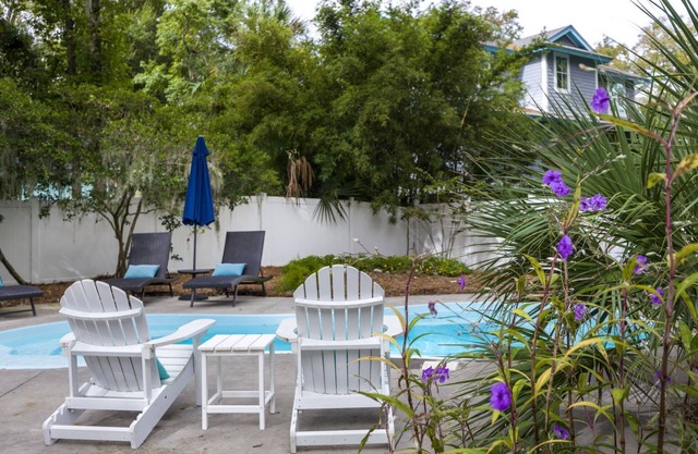 HGTV Top Pick! Gorgeous 5 Star Coastal Cottage, Private Pool & Patio, Walk to Beach & Coligny Plaza!