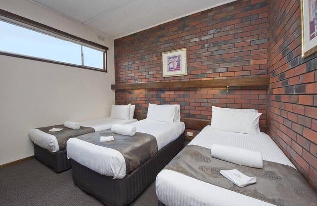 Hi Way Eight Motor Inn