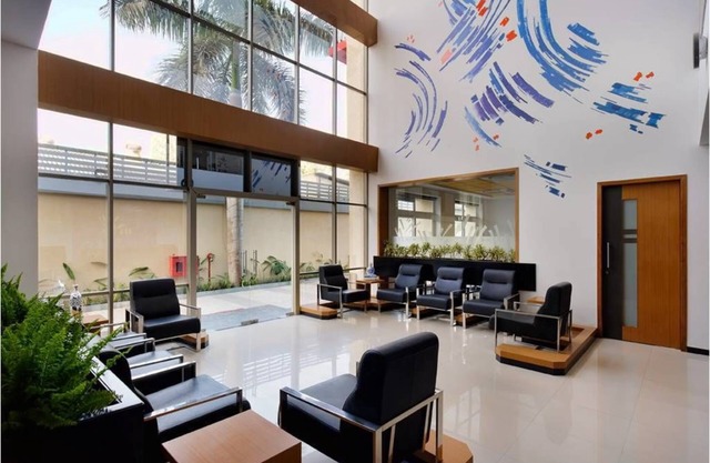 Hi5 Hotel & Experience