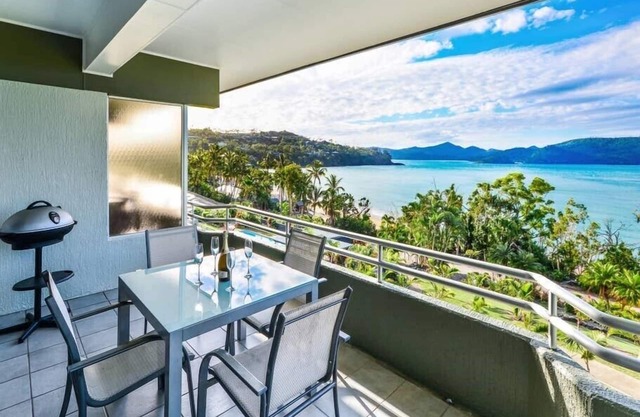 Hibiscus Lodge 208, Beachfront Apartment on Hamilton Island