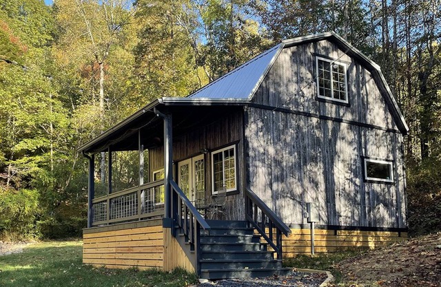 Hidden Cove Cabin at The Pines: Hand Crafted Charm in Peaceful Wooded Cove