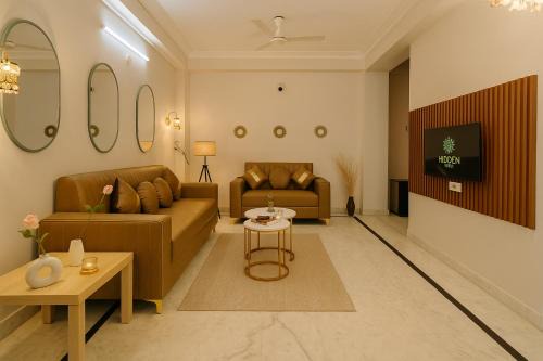 Hidden Gem - Fully Furnished 1BHK with Café Lights & Canopy, AC & Fast Wifi