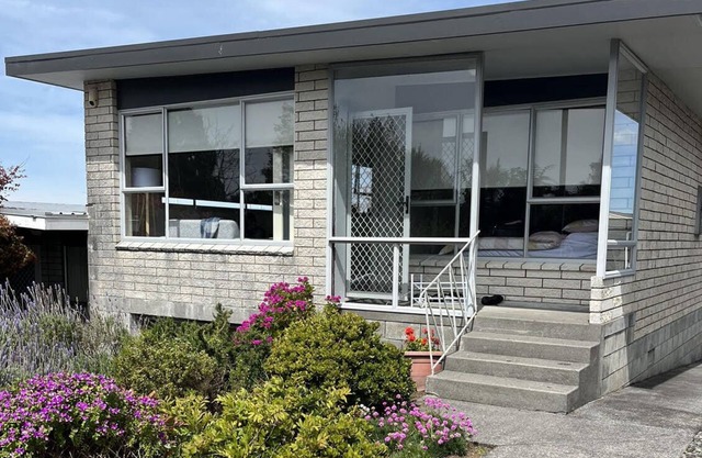 Hidden Gem on the hill - Beautiful modern unit suitable for families. n