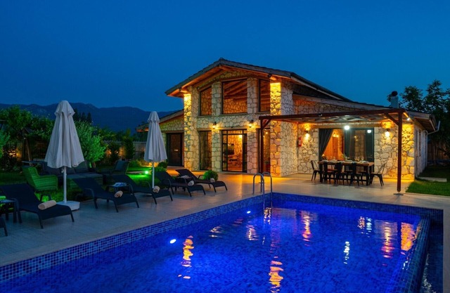 Hidden Gem Stone Villa w/ 4BR Perfect for Family Getaway