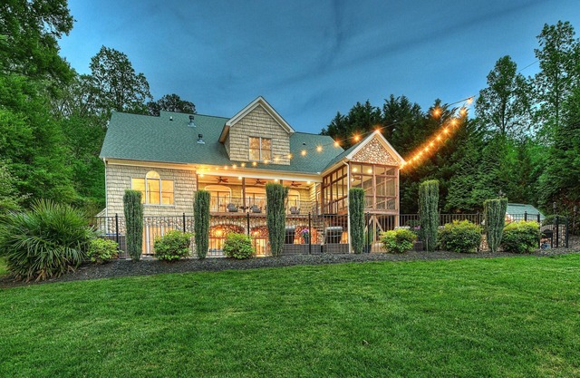 Hidden Harbor w/Pool, Game Room & Optional Boat Rental