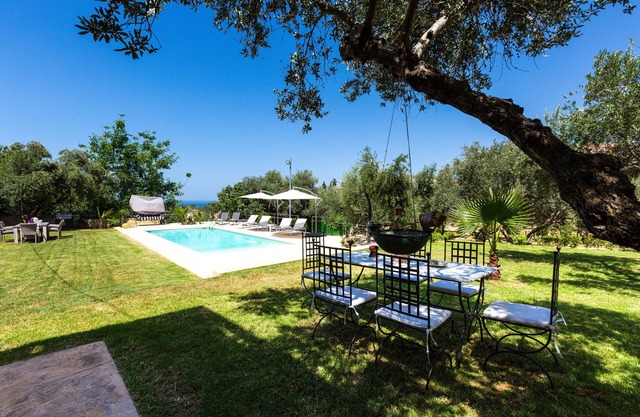 Hidden in the Trees Offering Full Facilities & Privacy only 1,5 km from Beach!