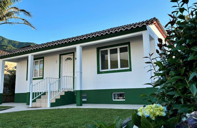 Hidden paradise between the sea and the mountains. Casa Cidalisa is ideal for 4