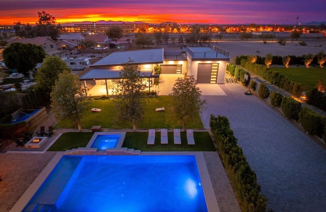 Hidden Paradise Estate+2 Houses+8500 SQ!+ 9bedroom