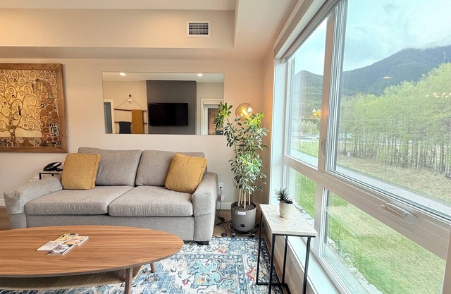 Hideaway/Mountain Views/Balcony/Pool/Air Conditioning/Lockable Bike Storage