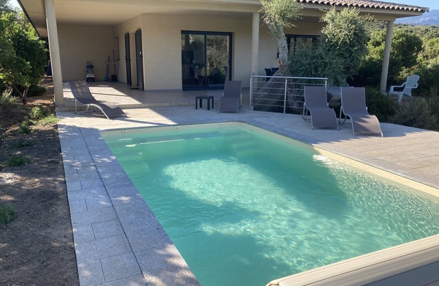 High quality 4 * gîte with pool, sea, air conditioning, internet, scrub.