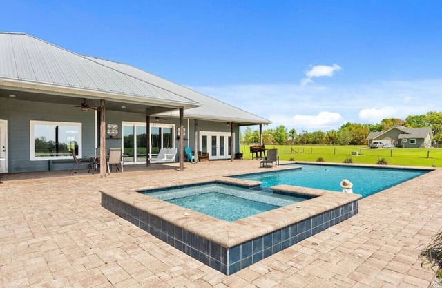 High Springs Farm · House in High Springs with Pool - Close to town