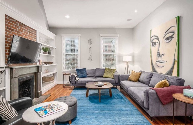 High St .2mi | Chef Kitchen 4 Queen Beds + Parking