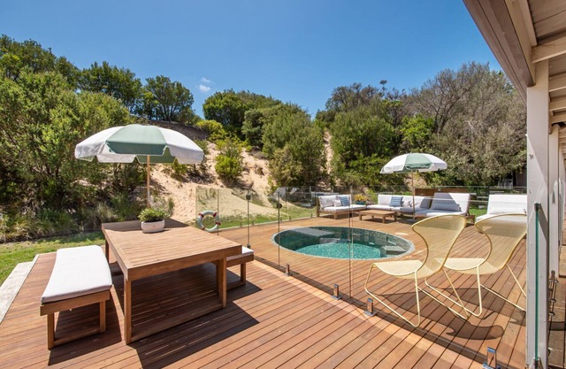 Highbury's Peaceful Retreat with gas heated plunge pool