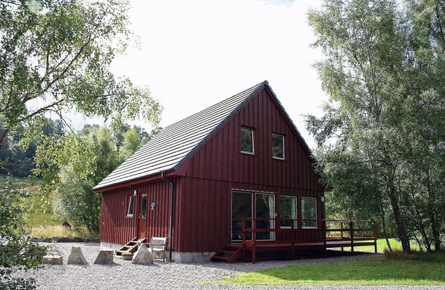 Highland Tranquility next to the River Spey in the Heart of Malt Whisky Country