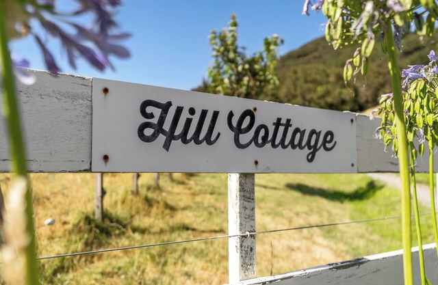 Hill Cottage - Featherston Holiday Home