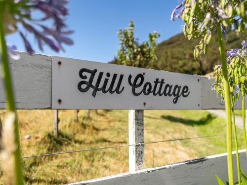 Hill Cottage - Featherston Holiday Home