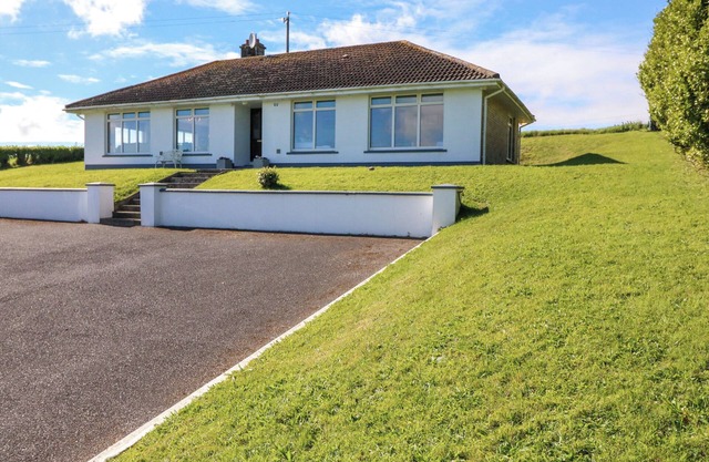 HILL CREST, family friendly in Rosscarbery, County Cork