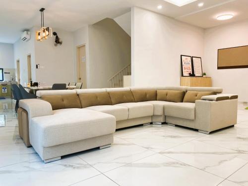 Hillside Loft 4Bed5Bath1King5Queen1SofaBed 16pax