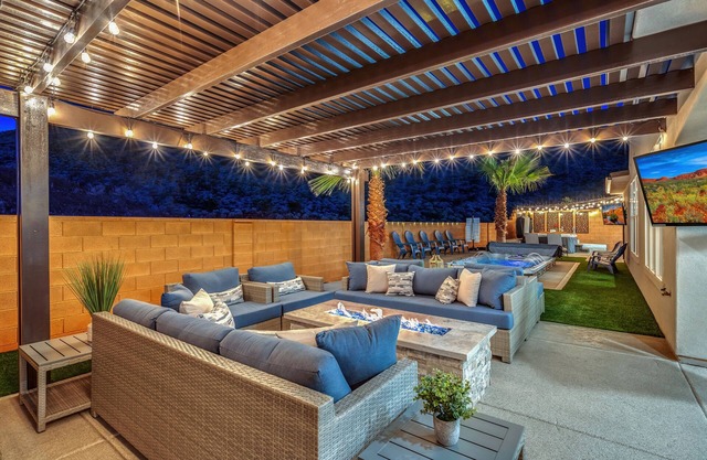Hillside Retreat | Private Swim Spa & Hot Tub, Game Room & SLP 20