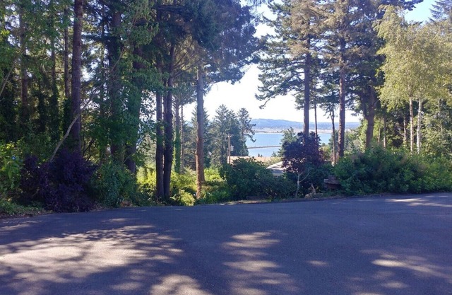 Hilltop cottage, beautiful views.10% discount on weekly & 20% on monthly stays.
