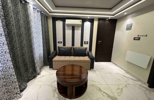 Himalayan Hideaway: 1 BHK Luxury Apartmentnn