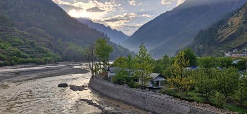 Hinwali Kanthi River Side Camp and Cottage