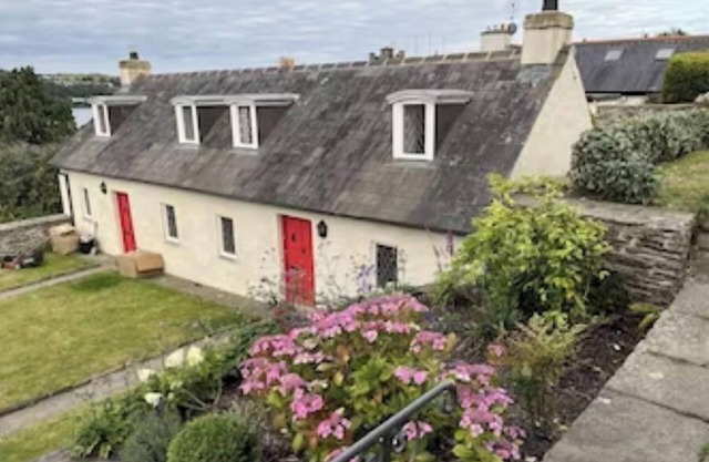 Historic cottage overlooking Kinsale Harbour