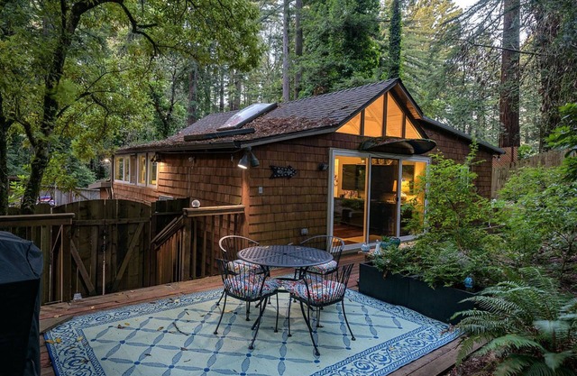 Historic Getaway in the Redwoods (with Hot Tub!)