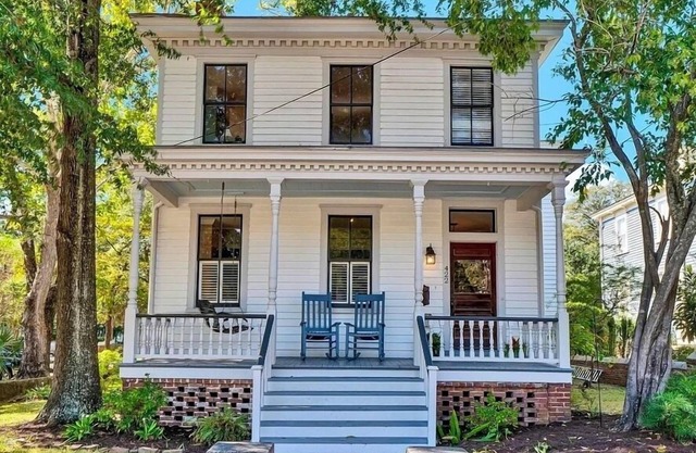 Historic Home in Downtown Wilmington - One Block from Riverwalk -King Size Beds