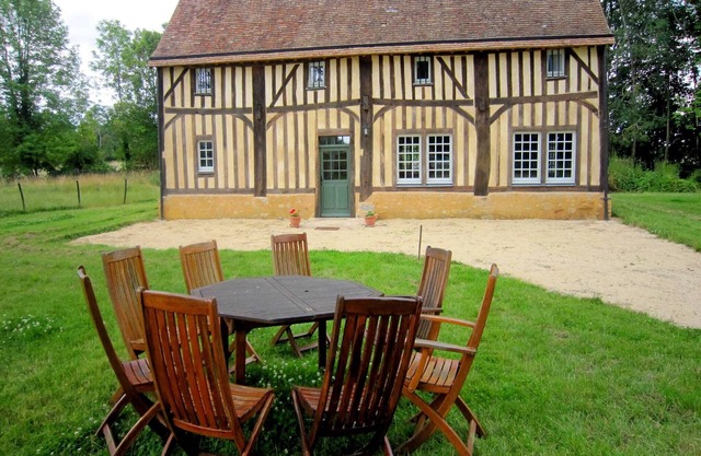 Historic Home Saint-Aignan by Lake