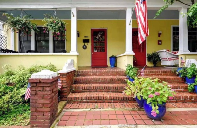 Historic Row Home 1 Block from Gate 1 at USNA!