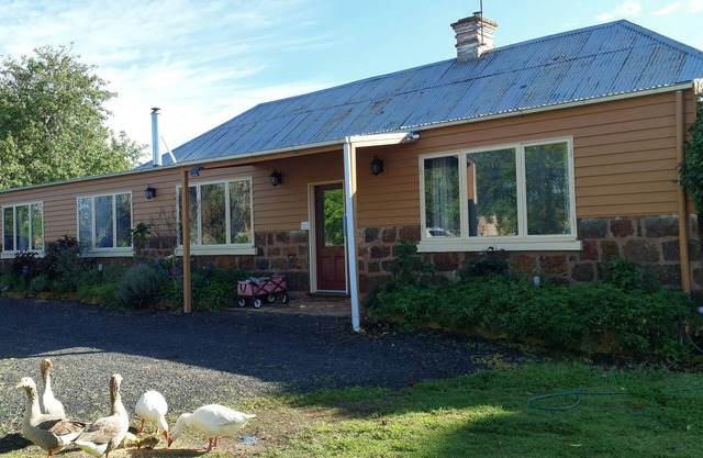 Historic rural large 3 bedroom GuestHouse