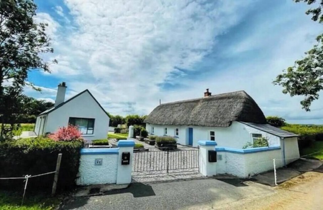Historic Thatched Cottage Getaway in Kilkenny