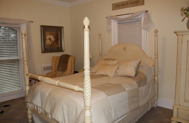 Historical Monroe Manor - Magnolia Room