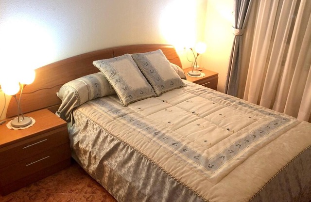 Homerez - Spacious house for 8 ppl. with terrace at Madrigal de las Altas Torres