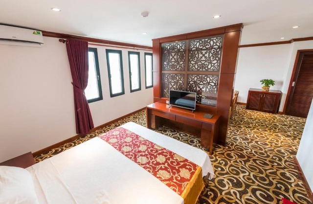 HOANG TRUNG HOTEL - Cô Tô