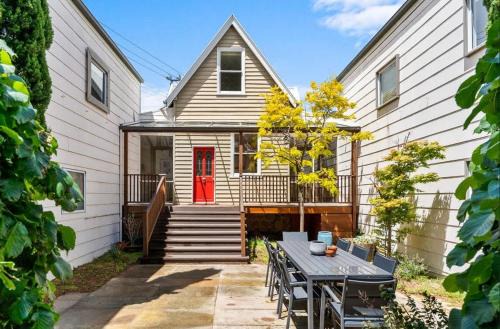 Hobart Heritage Home - Close to CBD & Airport