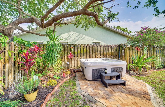Hobe Sound Villa w/Screened Porch: 4 Mi to Beach