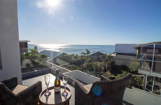 Hobson Hot Spot Ocean View Apartment