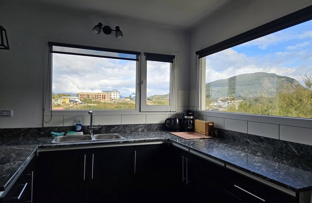 Hogar Fueguino con Unas Hermosas Vistas a las Montañas