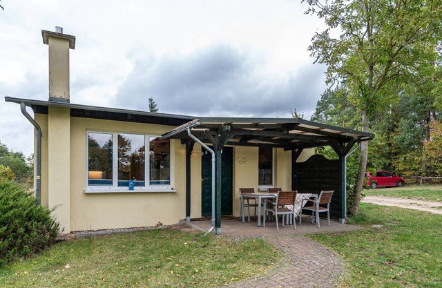 Holiday Home 'Ferienhaus Unkel Bräsig' with Private Terrace, Shared Garden and Wi-Fi