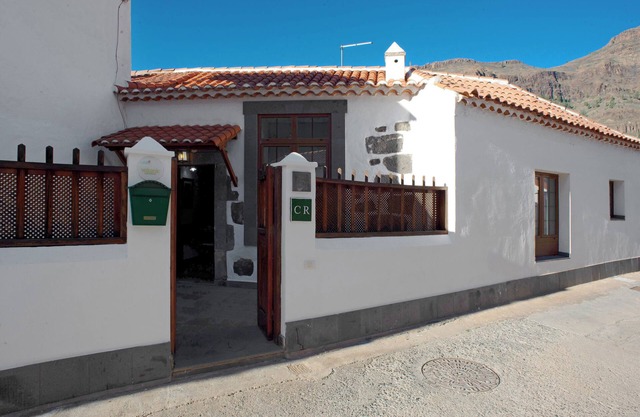 Holiday Home "Casa De La Eterna Primavera" with Mountain View, Terrace & Wi-Fi