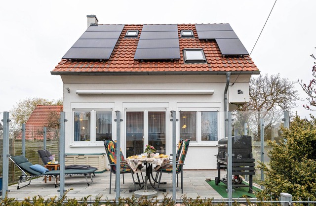 Holiday Home 'Haus Salzhaff An Der Ostsee' with Private Terrace and Private Garden