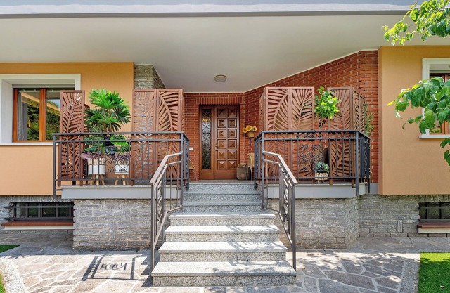 Holiday Home 'La Casa Dei Girasoli' with Terrace, Wi-Fi and Air Conditioning