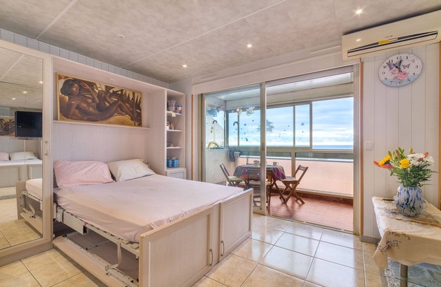 Holiday Apartment "Le Maeva" with Sea View, Terrace & Wi-Fi