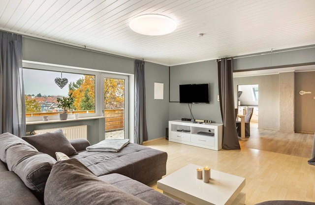 Holiday Apartment "Felsenweg" with Shared Garden, Balcony and Wi-Fi